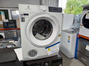 Transportation damaged Electrolux EDV705H3WC 7kg vented tumble dryer - Second Hand Appliances Geebung